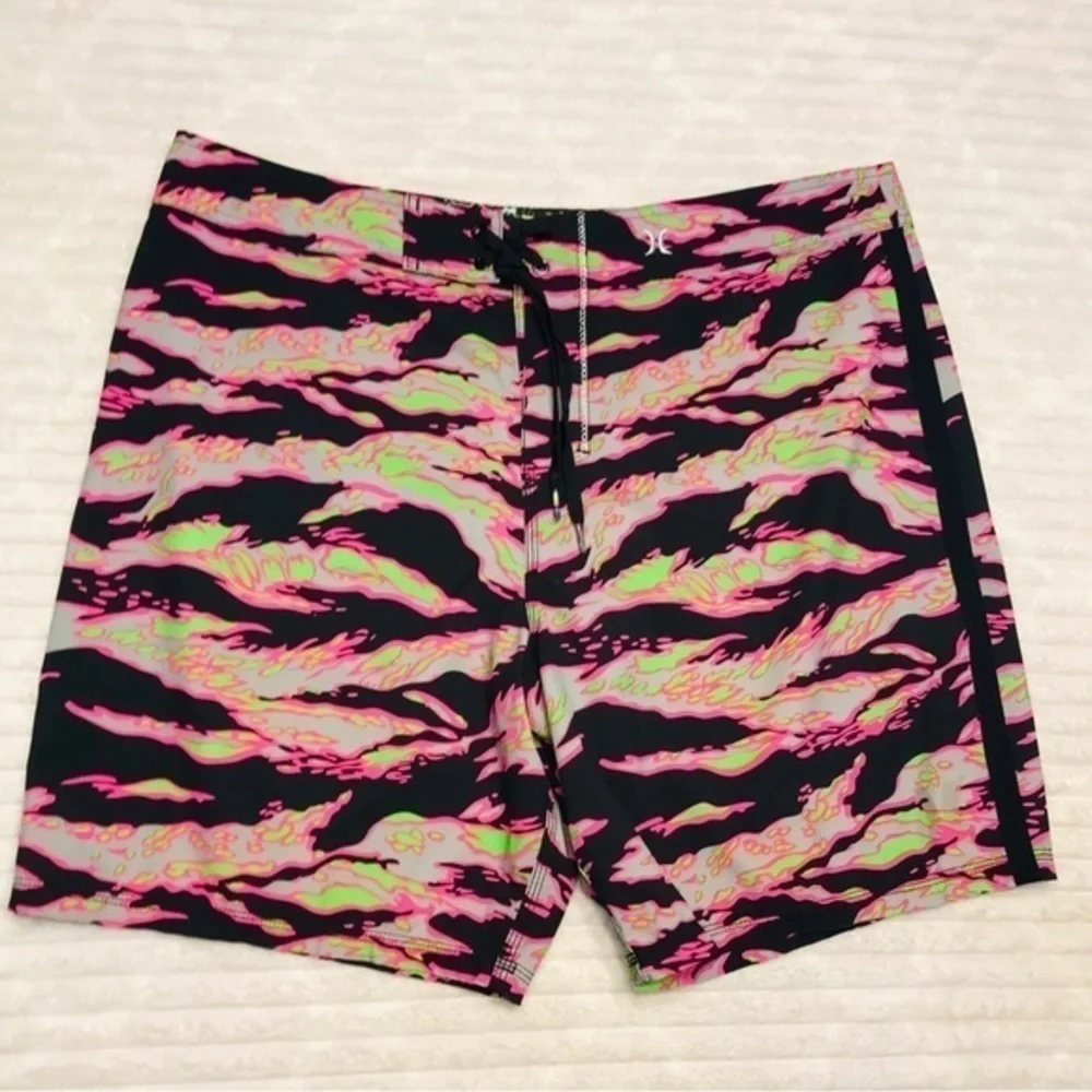 Hurley Black Pink Gray Green Swim Trunks Board Shorts Men’s Size 36